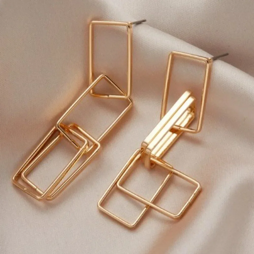GOLD GEOMETRIC LINK DANGLE EARRINGS